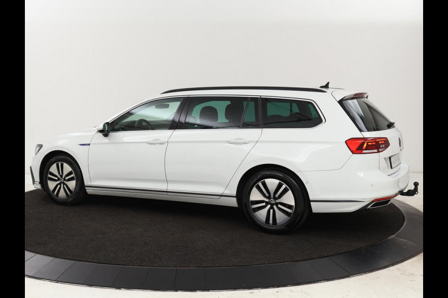 Volkswagen Passat 1.4 TSI PHEV GTE | Adaptive cruise | Trekhaak wegklapbaar | Stoelverwarming |  Navigatie | Full LED