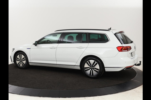 Volkswagen Passat 1.4 TSI PHEV GTE | Adaptive cruise | Trekhaak wegklapbaar | Stoelverwarming |  Navigatie | Full LED