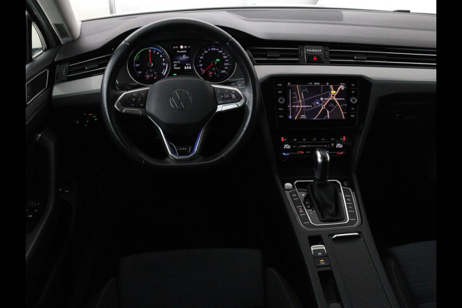 Volkswagen Passat 1.4 TSI PHEV GTE | Adaptive cruise | Trekhaak wegklapbaar | Stoelverwarming |  Navigatie | Full LED