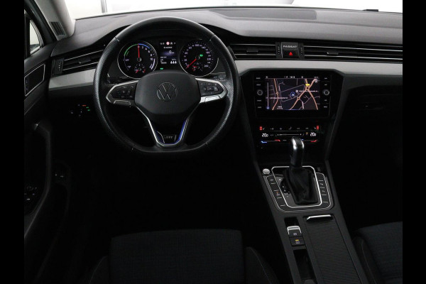 Volkswagen Passat 1.4 TSI PHEV GTE | Adaptive cruise | Trekhaak wegklapbaar | Stoelverwarming |  Navigatie | Full LED