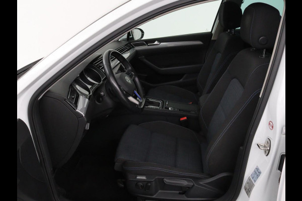 Volkswagen Passat 1.4 TSI PHEV GTE | Adaptive cruise | Trekhaak wegklapbaar | Stoelverwarming |  Navigatie | Full LED