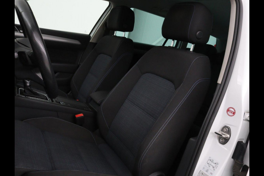 Volkswagen Passat 1.4 TSI PHEV GTE | Adaptive cruise | Trekhaak wegklapbaar | Stoelverwarming |  Navigatie | Full LED
