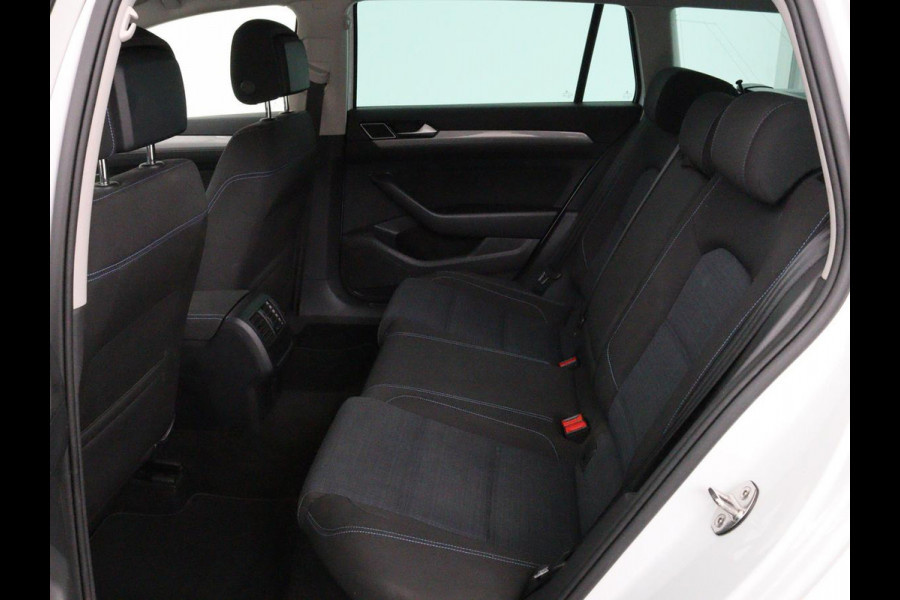 Volkswagen Passat 1.4 TSI PHEV GTE | Adaptive cruise | Trekhaak wegklapbaar | Stoelverwarming |  Navigatie | Full LED