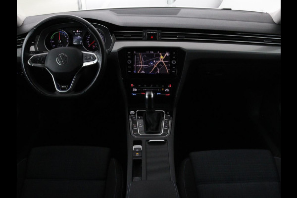 Volkswagen Passat 1.4 TSI PHEV GTE | Adaptive cruise | Trekhaak wegklapbaar | Stoelverwarming |  Navigatie | Full LED