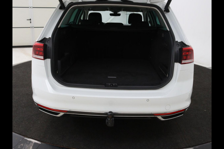 Volkswagen Passat 1.4 TSI PHEV GTE | Adaptive cruise | Trekhaak wegklapbaar | Stoelverwarming |  Navigatie | Full LED