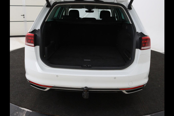 Volkswagen Passat 1.4 TSI PHEV GTE | Adaptive cruise | Trekhaak wegklapbaar | Stoelverwarming |  Navigatie | Full LED