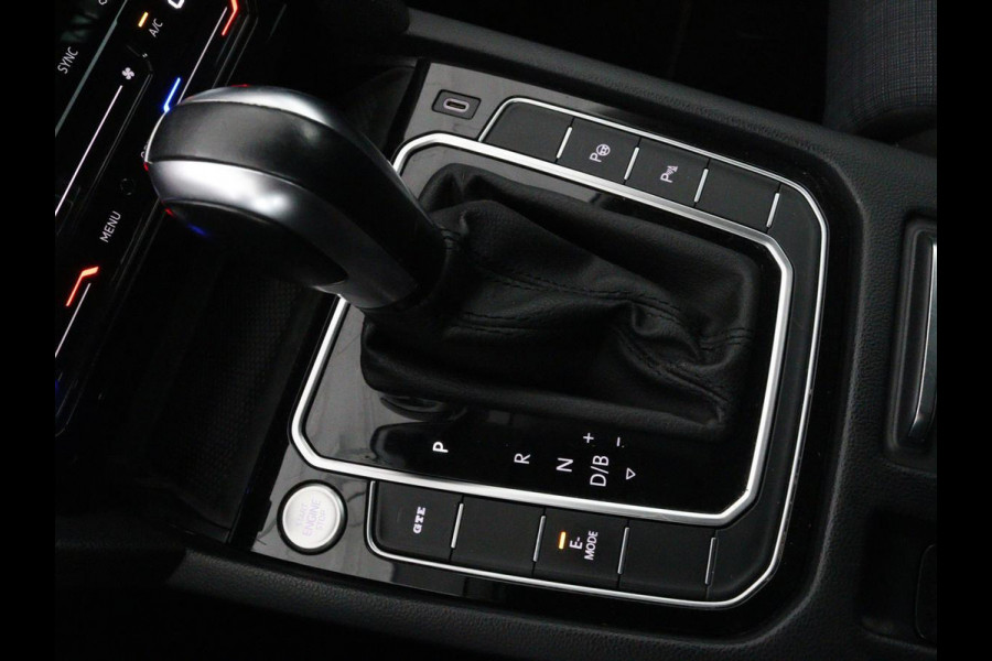 Volkswagen Passat 1.4 TSI PHEV GTE | Adaptive cruise | Trekhaak wegklapbaar | Stoelverwarming |  Navigatie | Full LED