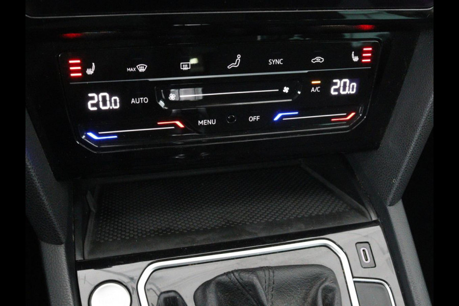 Volkswagen Passat 1.4 TSI PHEV GTE | Adaptive cruise | Trekhaak wegklapbaar | Stoelverwarming |  Navigatie | Full LED
