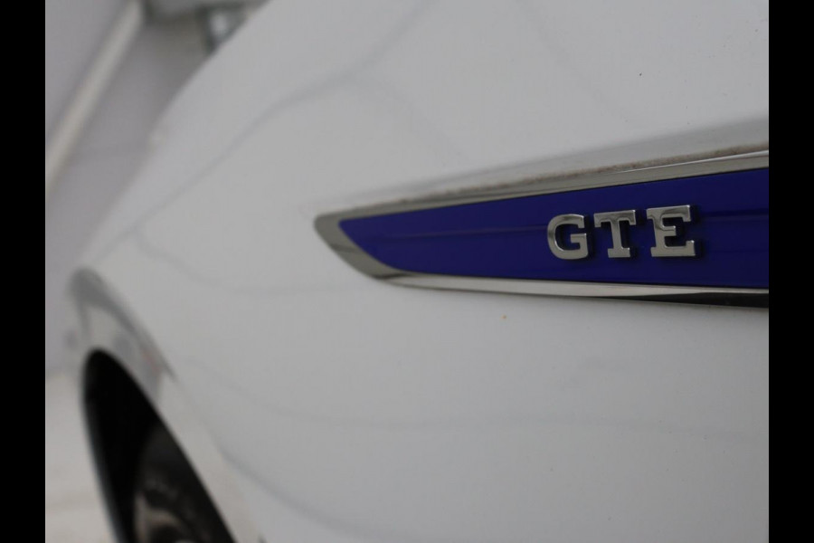 Volkswagen Passat 1.4 TSI PHEV GTE | Adaptive cruise | Trekhaak wegklapbaar | Stoelverwarming |  Navigatie | Full LED