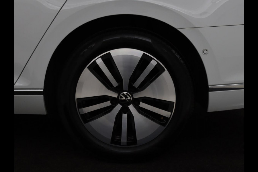 Volkswagen Passat 1.4 TSI PHEV GTE | Adaptive cruise | Trekhaak wegklapbaar | Stoelverwarming |  Navigatie | Full LED