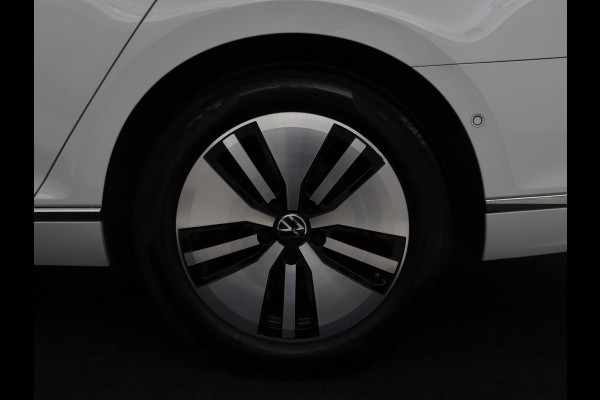 Volkswagen Passat 1.4 TSI PHEV GTE | Adaptive cruise | Trekhaak wegklapbaar | Stoelverwarming |  Navigatie | Full LED