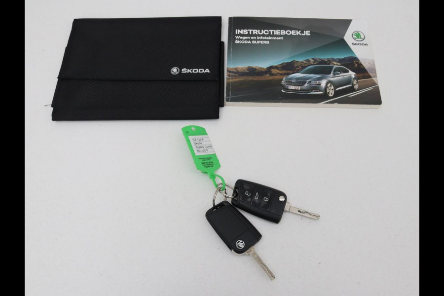 Škoda Superb 1.4 TSI Ambition | Panoramadak | Stoelverwarming | Trekhaak | Carplay | Memory | Navigatie | Climate control