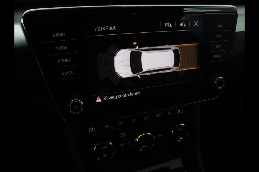 Škoda Superb 1.4 TSI Ambition | Panoramadak | Stoelverwarming | Trekhaak | Carplay | Memory | Navigatie | Climate control