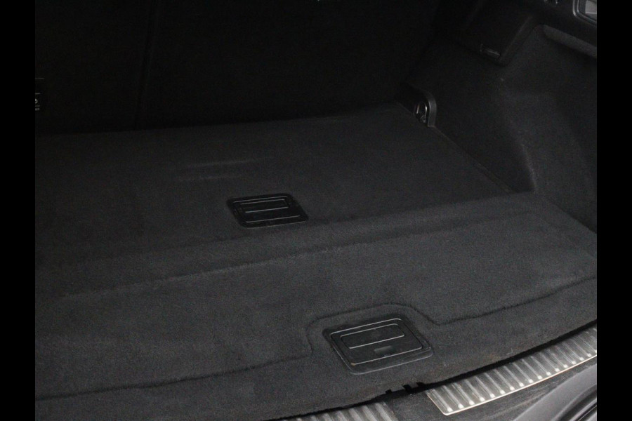 Renault MEGANE Estate 1.2 TCe GT-Line | Leder | Stoelverwarming | Camera | Cruise control | Trekhaak | LED | Navigatie | Sfeerverlichting | BOSE audio
