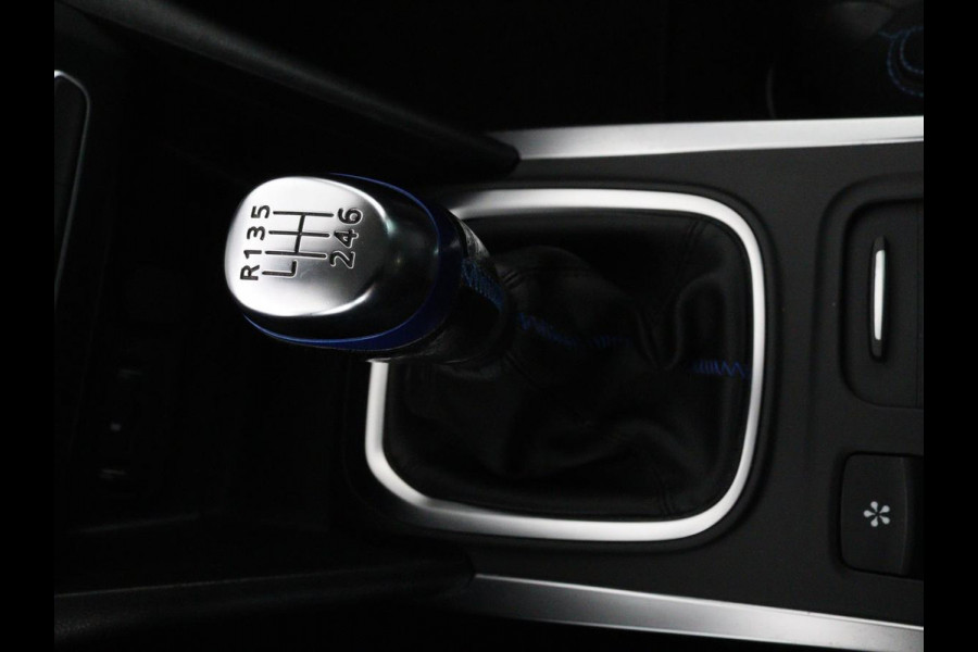 Renault MEGANE Estate 1.2 TCe GT-Line | Leder | Stoelverwarming | Camera | Cruise control | Trekhaak | LED | Navigatie | Sfeerverlichting | BOSE audio