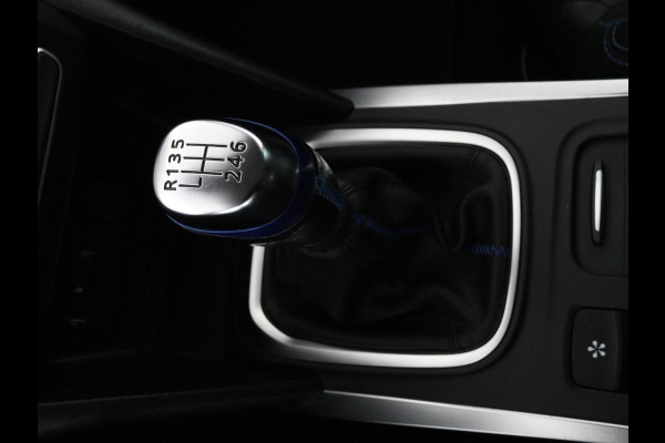 Renault MEGANE Estate 1.2 TCe GT-Line | Leder | Stoelverwarming | Camera | Cruise control | Trekhaak | LED | Navigatie | Sfeerverlichting | BOSE audio