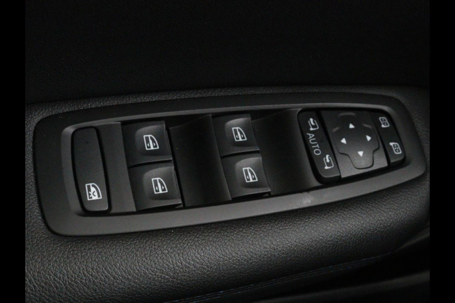 Renault MEGANE Estate 1.2 TCe GT-Line | Leder | Stoelverwarming | Camera | Cruise control | Trekhaak | LED | Navigatie | Sfeerverlichting | BOSE audio