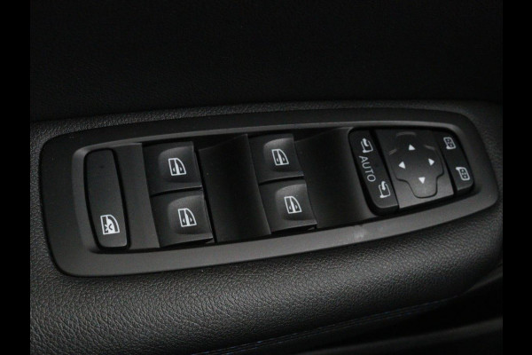 Renault MEGANE Estate 1.2 TCe GT-Line | Leder | Stoelverwarming | Camera | Cruise control | Trekhaak | LED | Navigatie | Sfeerverlichting | BOSE audio
