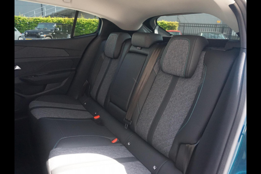 Peugeot 408 1.2 PureTech Allure Pack 130 EAT8