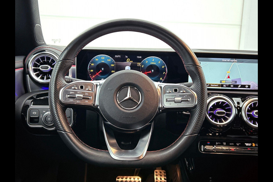 Mercedes-Benz CLA-Klasse Shooting Brake 200 AMG (NL-auto, 1e eig, Dealer OnderH, Sfeerverlichting, Navi, StoelV, Etc)