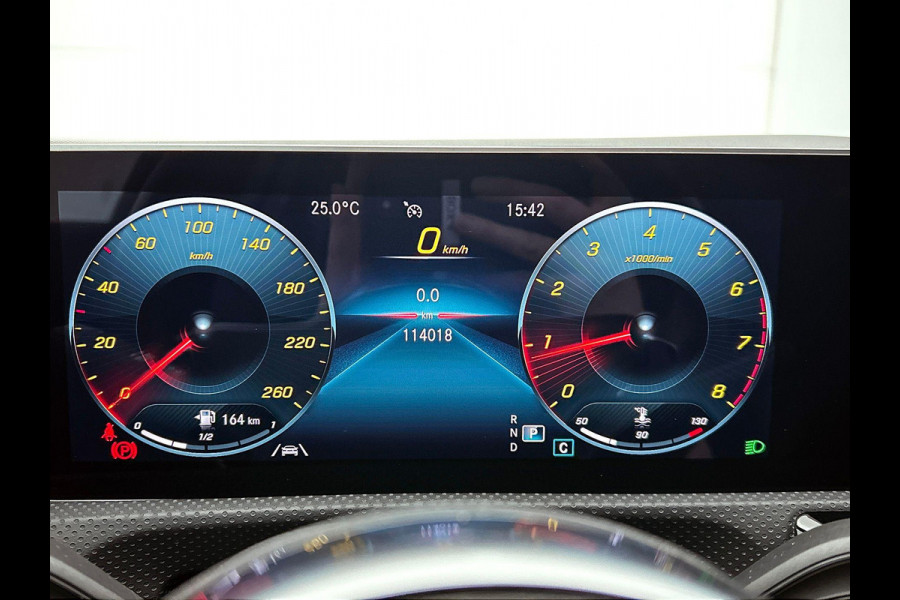 Mercedes-Benz CLA-Klasse Shooting Brake 200 AMG (NL-auto, 1e eig, Dealer OnderH, Sfeerverlichting, Navi, StoelV, Etc)