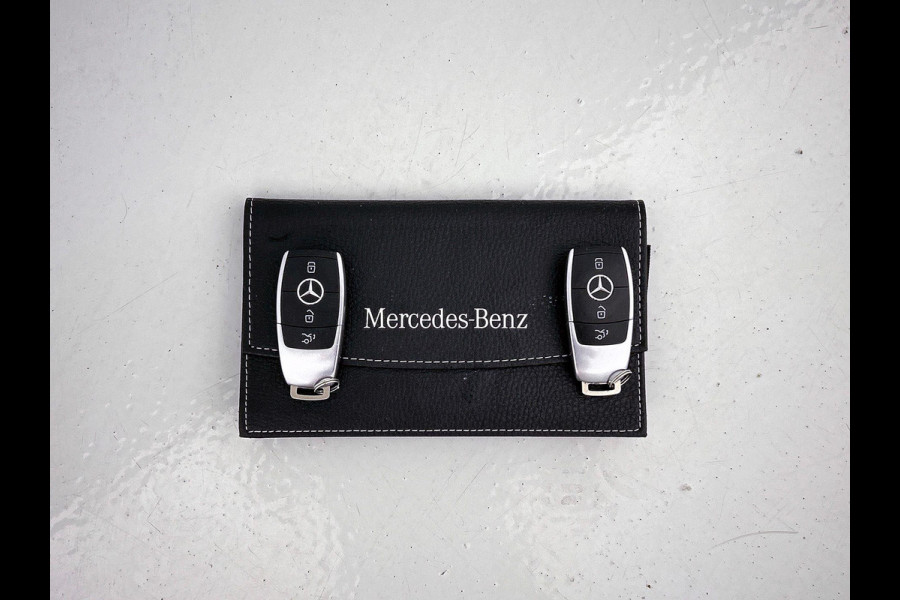 Mercedes-Benz CLA-Klasse Shooting Brake 200 AMG (NL-auto, 1e eig, Dealer OnderH, Sfeerverlichting, Navi, StoelV, Etc)