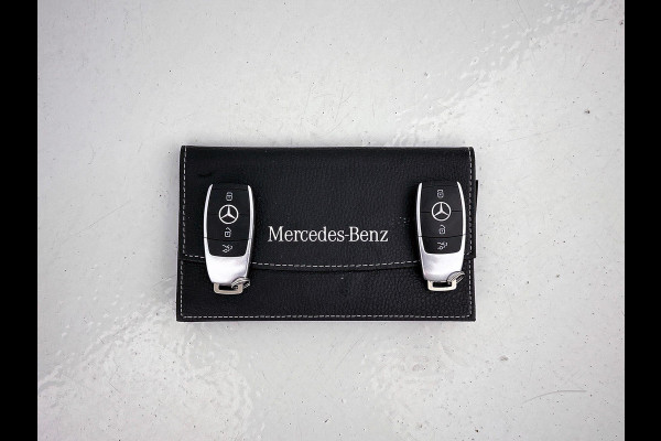 Mercedes-Benz CLA-Klasse Shooting Brake 200 AMG (NL-auto, 1e eig, Dealer OnderH, Sfeerverlichting, Navi, StoelV, Etc)