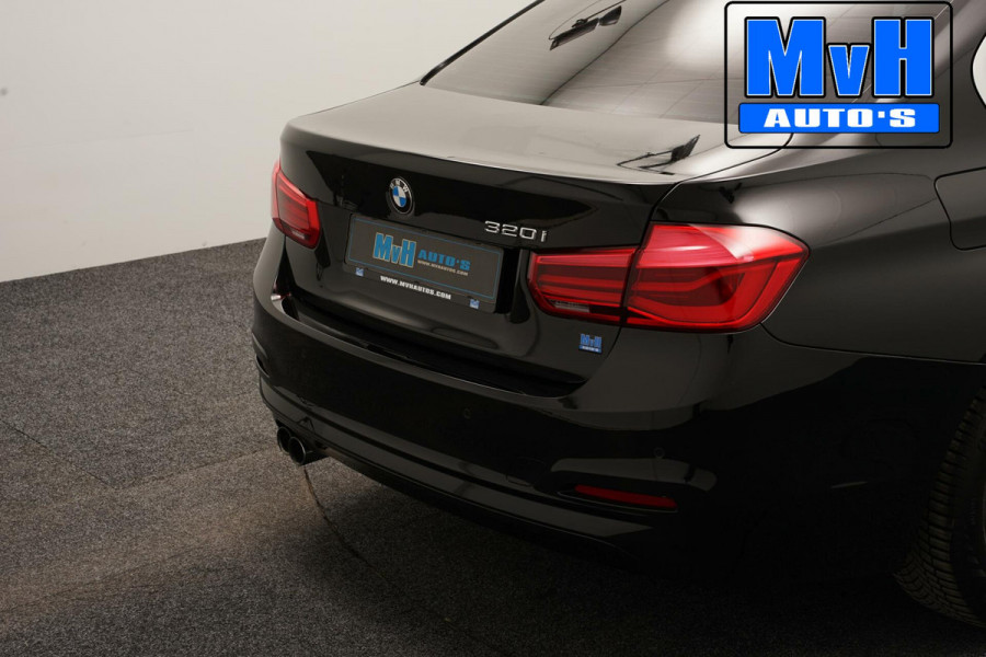 BMW 3-serie 320i Centennial High Executive|LEER|LED|ORG.NL