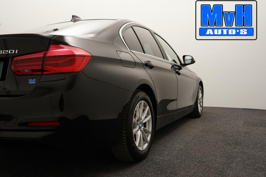 BMW 3-serie 320i Centennial High Executive|LEER|LED|ORG.NL