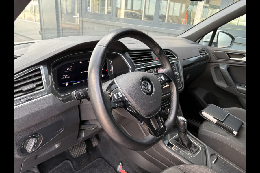 Volkswagen Tiguan 1.5 TSi 150pk DSG Highline Business R-Line CAMERA/VIRTUAL/20INCH/ORYX WHITE PEARL