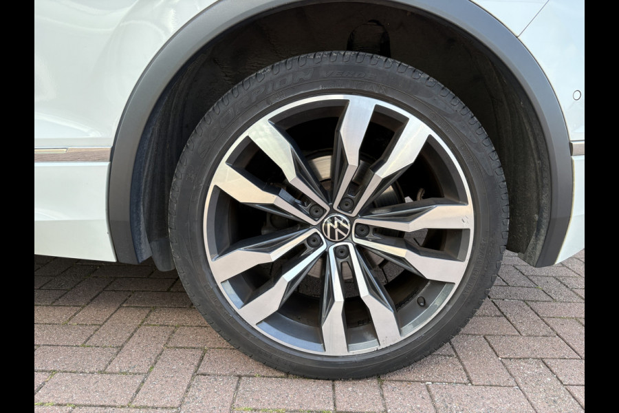 Volkswagen Tiguan 1.5 TSi 150pk DSG Highline Business R-Line CAMERA/VIRTUAL/20INCH/ORYX WHITE PEARL