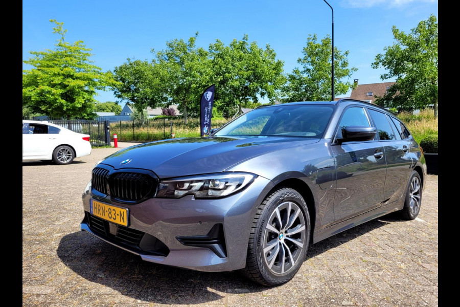 BMW 3 Serie Touring 320e Radar, Adaptive Cruise, Carplay, HIFI, DAB, El, trekhaak (BMW Dealer onderhouden)
