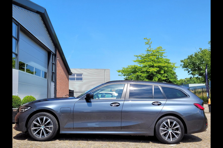 BMW 3 Serie Touring 320e Radar, Adaptive Cruise, Carplay, HIFI, DAB, El, trekhaak (BMW Dealer onderhouden)