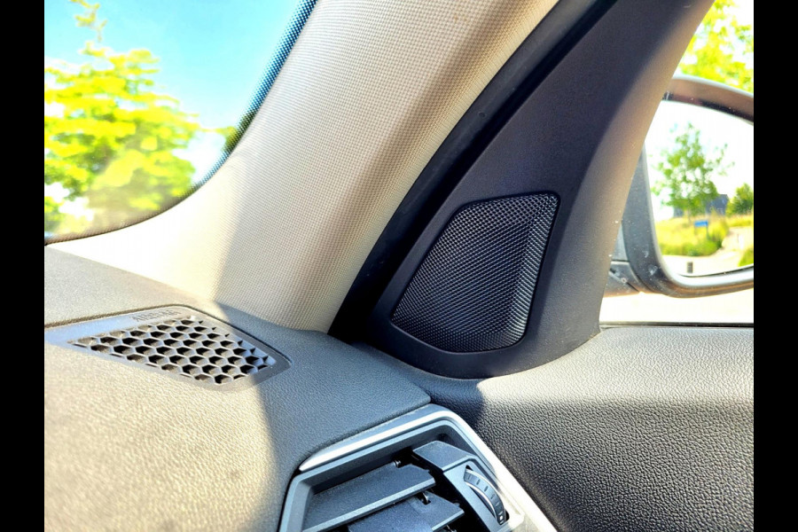 BMW 3 Serie Touring 320e Radar, Adaptive Cruise, Carplay, HIFI, DAB, El, trekhaak (BMW Dealer onderhouden)