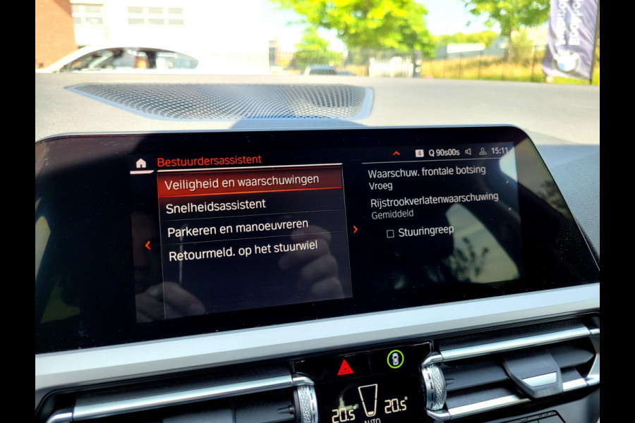 BMW 3 Serie Touring 320e Radar, Adaptive Cruise, Carplay, HIFI, DAB, El, trekhaak (BMW Dealer onderhouden)