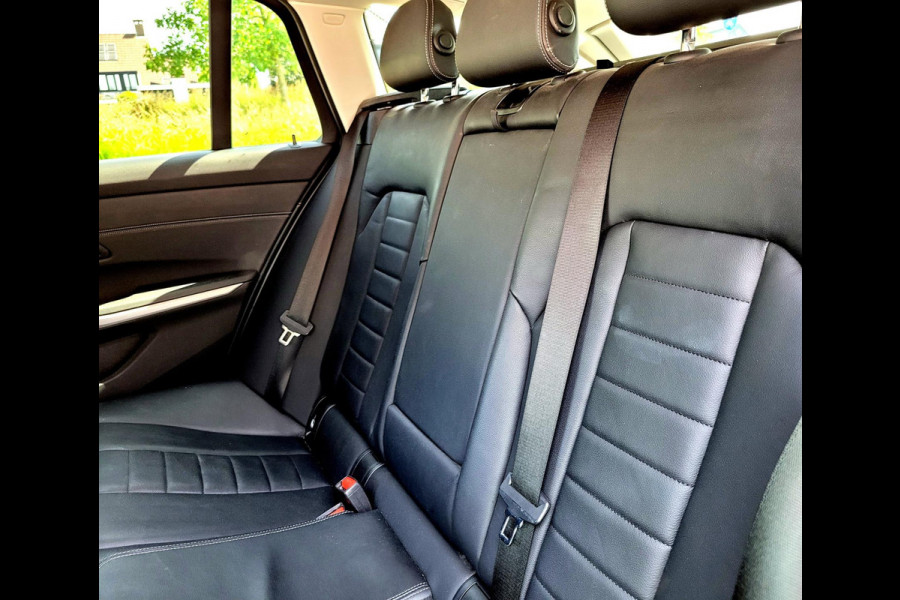 BMW 3 Serie Touring 320e Radar, Adaptive Cruise, Carplay, HIFI, DAB, El, trekhaak (BMW Dealer onderhouden)