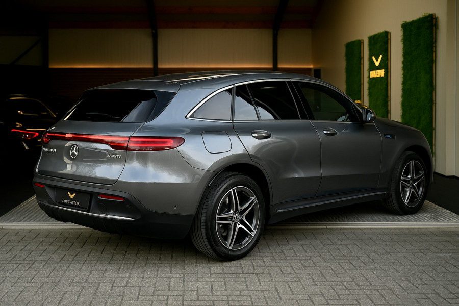 Mercedes-Benz EQC 400 4MATIC Premium Plus 80 kWh AMG - Memory - Distronic - Schuifdak - Keyless Entry - HUD - Ambiance Verlichting