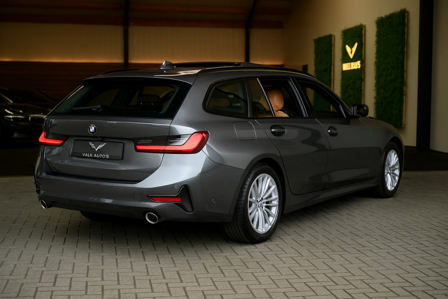 BMW 3 Serie Touring 320i High Executive Edition - Adaptive Cruise Control - Memory - Panoramadak - El. Trekhaak - Dashboard Leder