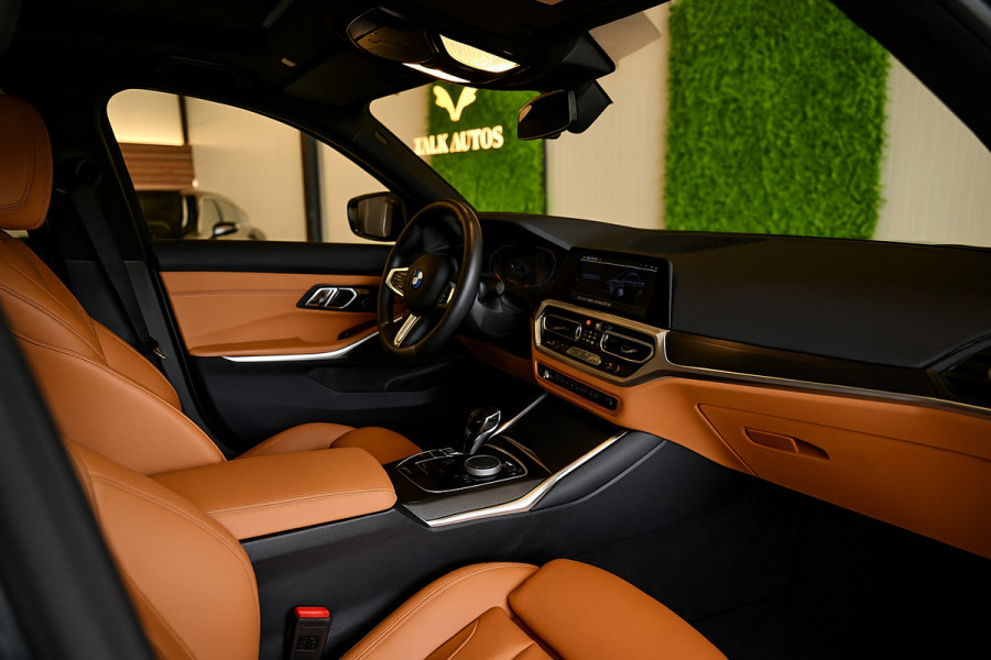 BMW 3 Serie Touring 320i High Executive Edition - Adaptive Cruise Control - Memory - Panoramadak - El. Trekhaak - Dashboard Leder