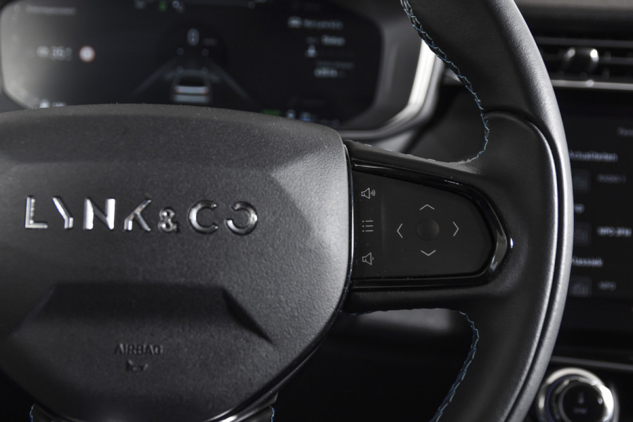 Lynk & Co 01 1.5 PHEV 261PK MY22 | 360 Camera | 7.4 kWh Boordlader | S/K-panodak | Adapt. Cruise | Memory | Elek. klep | LM 20" | 4586