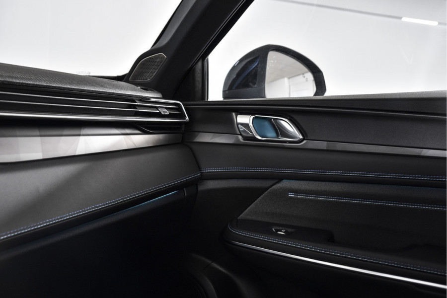 Lynk & Co 01 1.5 PHEV 261PK MY23 | 360 Camera | 7.4 kWh Boordlader | Donkere hemel | S/K-panodak | Adapt. Cruise | Memory | Elek. klep | LM 20" | 7226