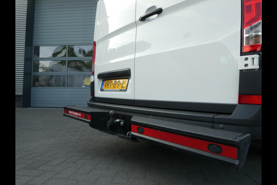 Volkswagen Crafter 35 2.0 TDI 180 pk L3H3 ( L2H2) airco, apple carplay ,camera ,trekhaak
