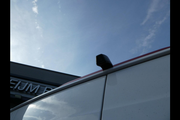 Volkswagen Crafter 35 2.0 TDI 180 pk L3H3 ( L2H2) airco, apple carplay ,camera ,trekhaak