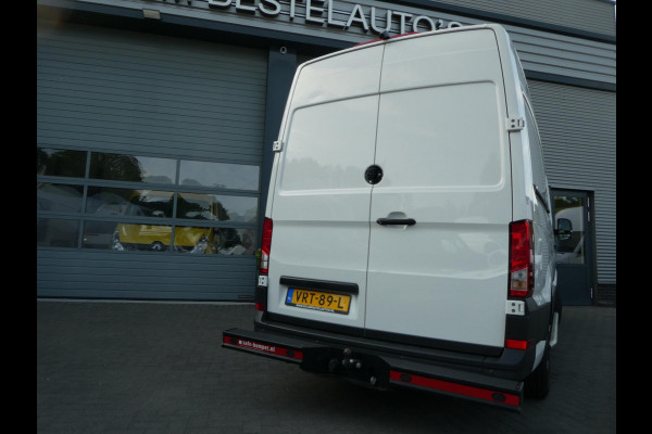 Volkswagen Crafter 35 2.0 TDI 180 pk L3H3 ( L2H2) airco, apple carplay ,camera ,trekhaak