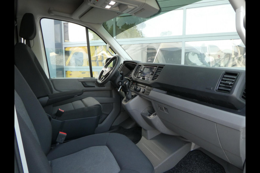 Volkswagen Crafter 35 2.0 TDI 180 pk L3H3 ( L2H2) airco, apple carplay ,camera ,trekhaak