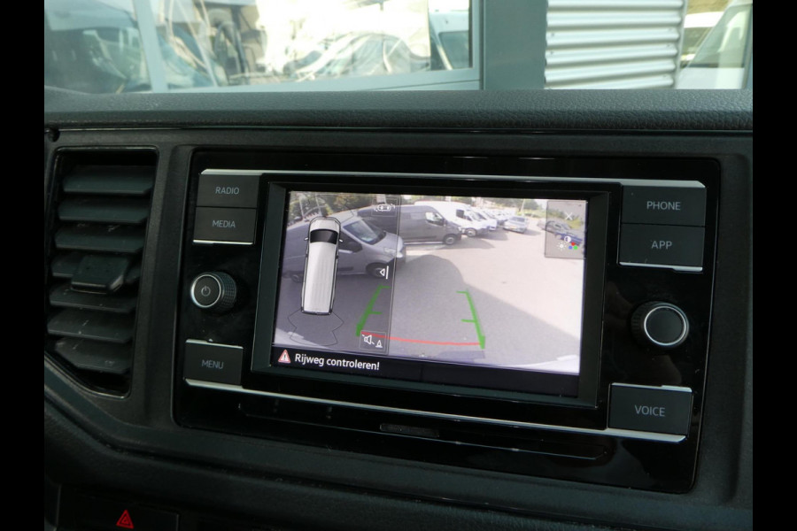 Volkswagen Crafter 35 2.0 TDI 180 pk L3H3 ( L2H2) airco, apple carplay ,camera ,trekhaak