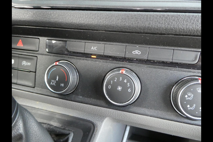 Volkswagen Crafter 35 2.0 TDI 180 pk L3H3 ( L2H2) airco, apple carplay ,camera ,trekhaak