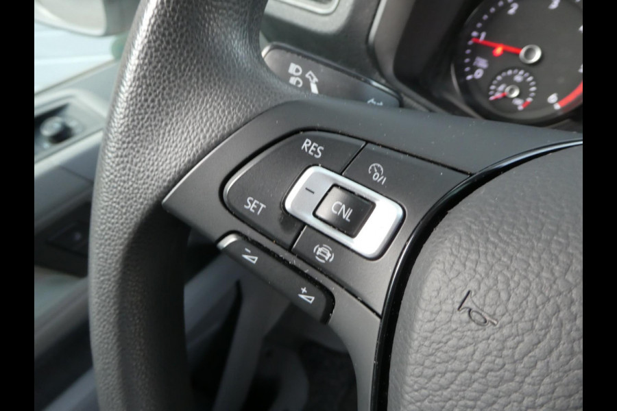 Volkswagen Crafter 35 2.0 TDI 180 pk L3H3 ( L2H2) airco, apple carplay ,camera ,trekhaak