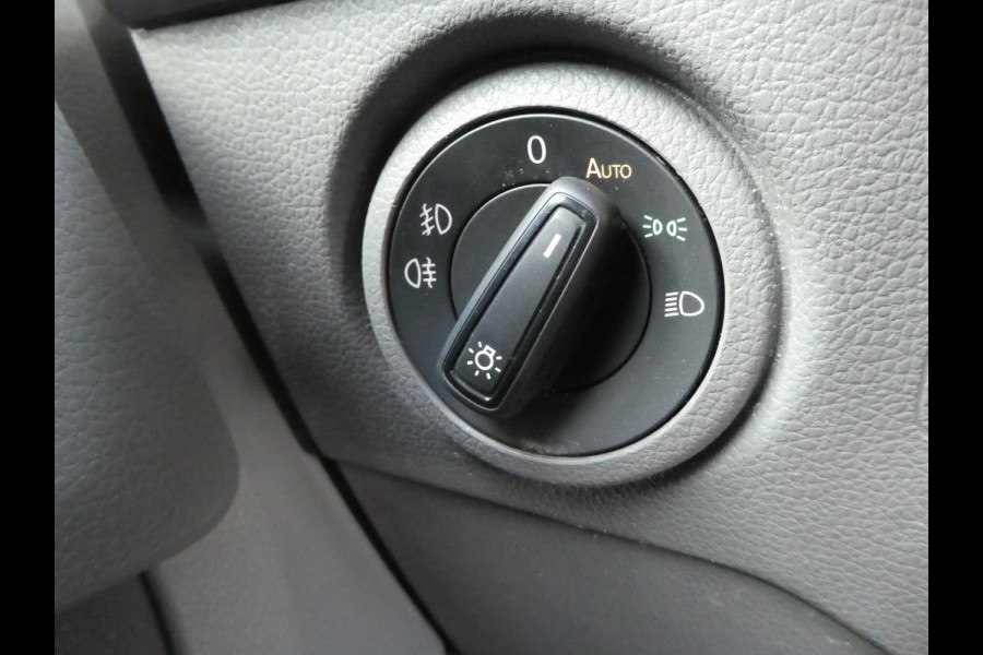 Volkswagen Crafter 35 2.0 TDI 180 pk L3H3 ( L2H2) airco, apple carplay ,camera ,trekhaak