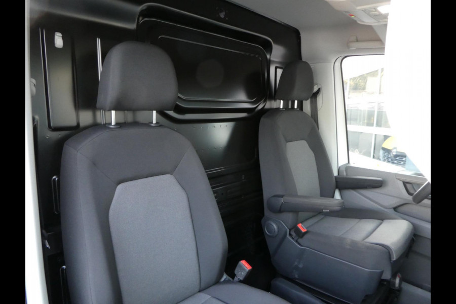 Volkswagen Crafter 35 2.0 TDI 180 pk L3H3 ( L2H2) airco, apple carplay ,camera ,trekhaak